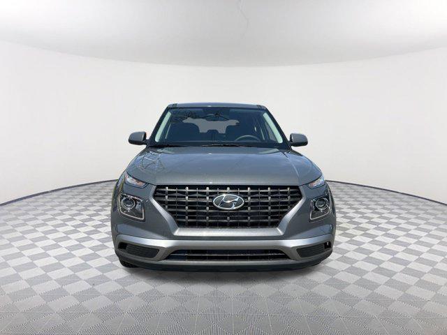 2025 Hyundai Venue SE photo 2