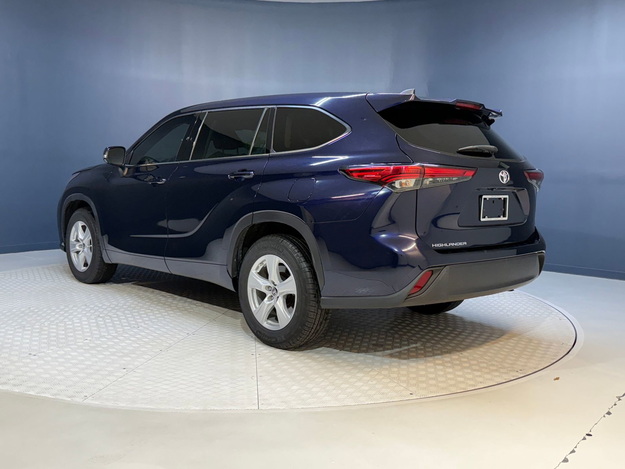 2022 Toyota Highlander L photo 2