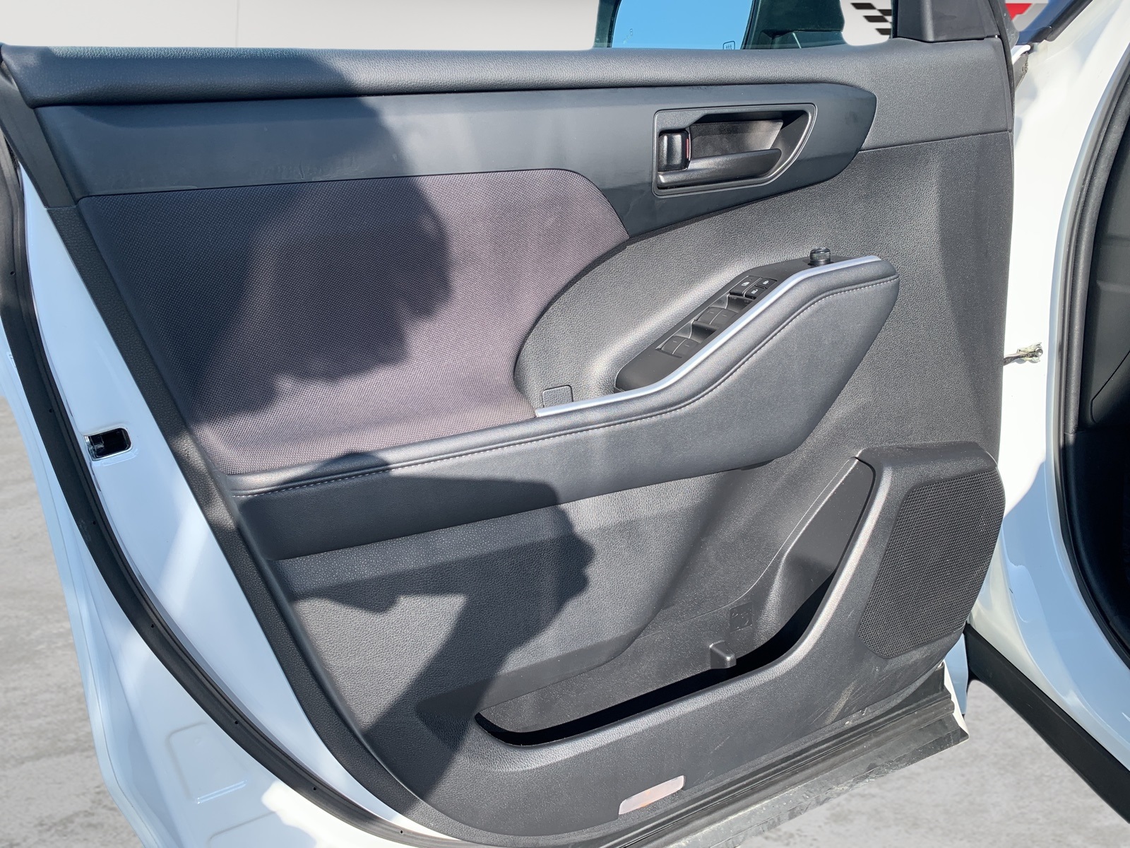 2024 Toyota Highlander LE photo 11