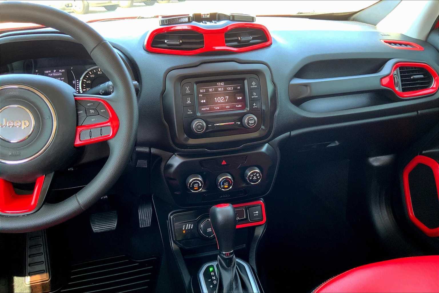 2020 Toyota RAV4 LE photo 6