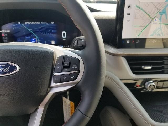 2025 Ford Explorer photo 26