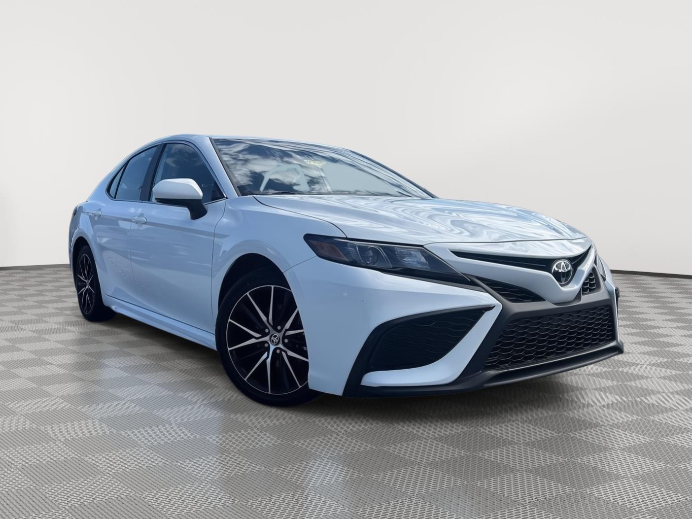 2024 Toyota Camry SE photo 3