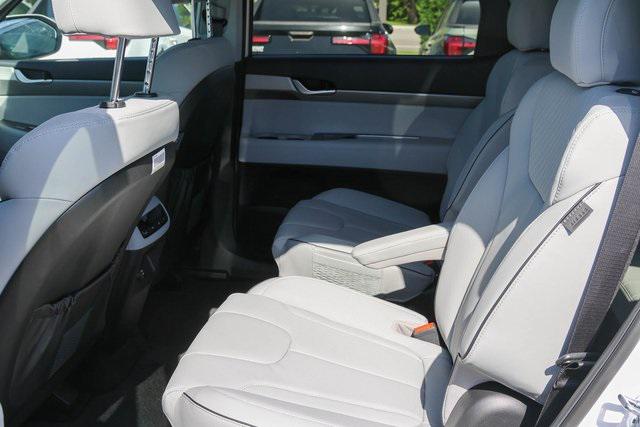 New 2025 White Hyundai SEL FWD image 11