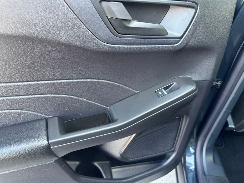 2022 Ford Escape SE photo 16