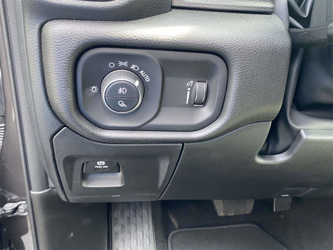 2025 Ram 1500 Tradesman photo 11