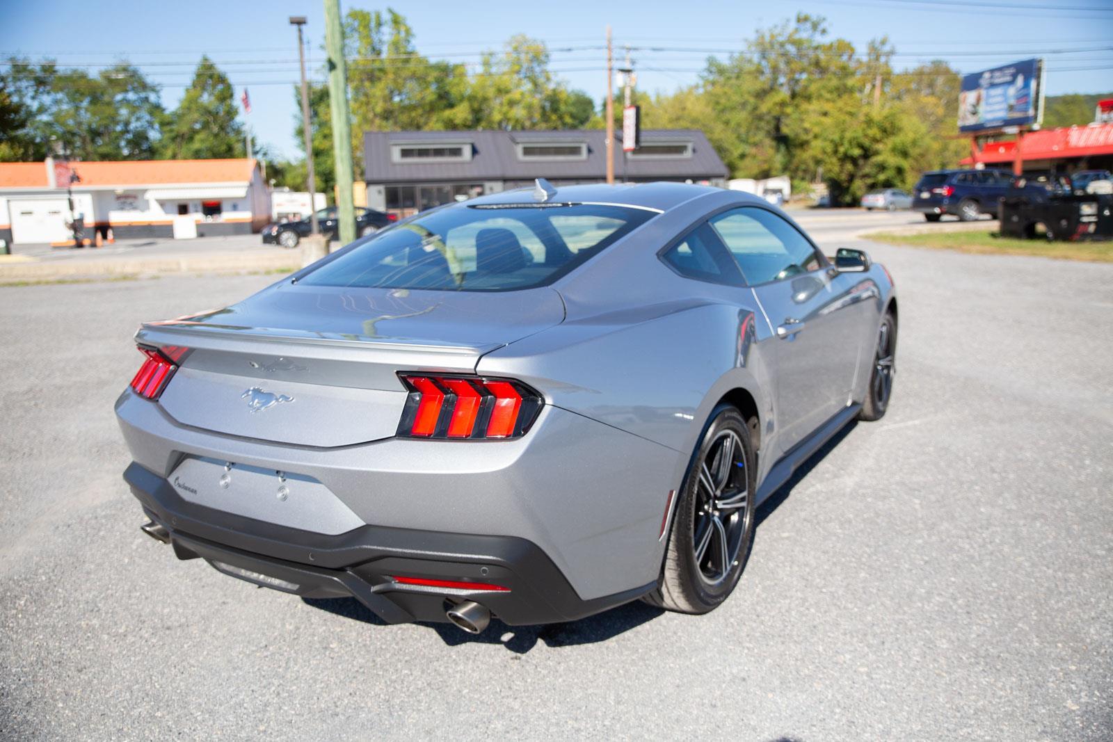 2024 Ford Mustang EcoBoost Premium photo 3