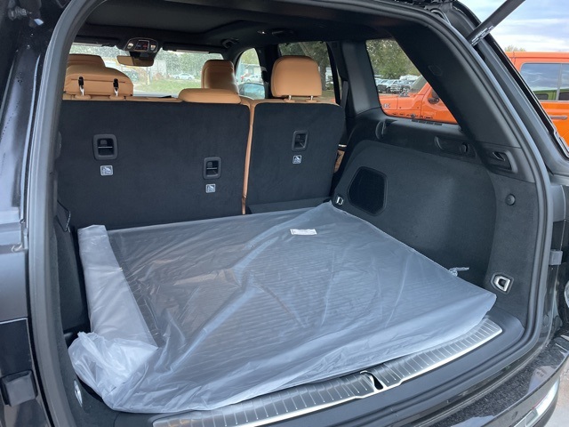 2025 Jeep Grand Cherokee Summit photo 3
