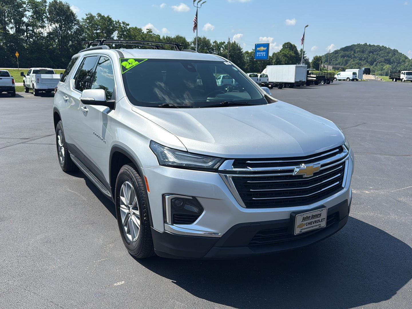 2022 Chevrolet Traverse Cloth photo 2