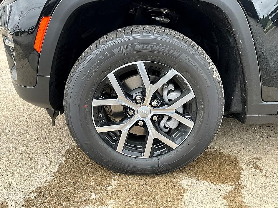 2025 Jeep Grand Cherokee Limited photo 9