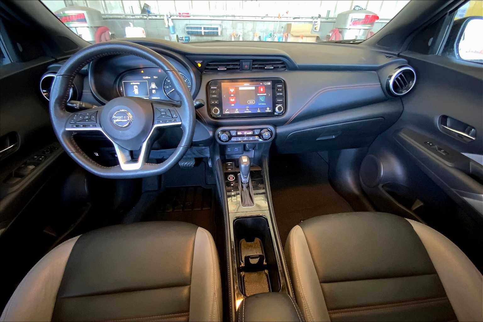 2021 Nissan Kicks SR photo 13