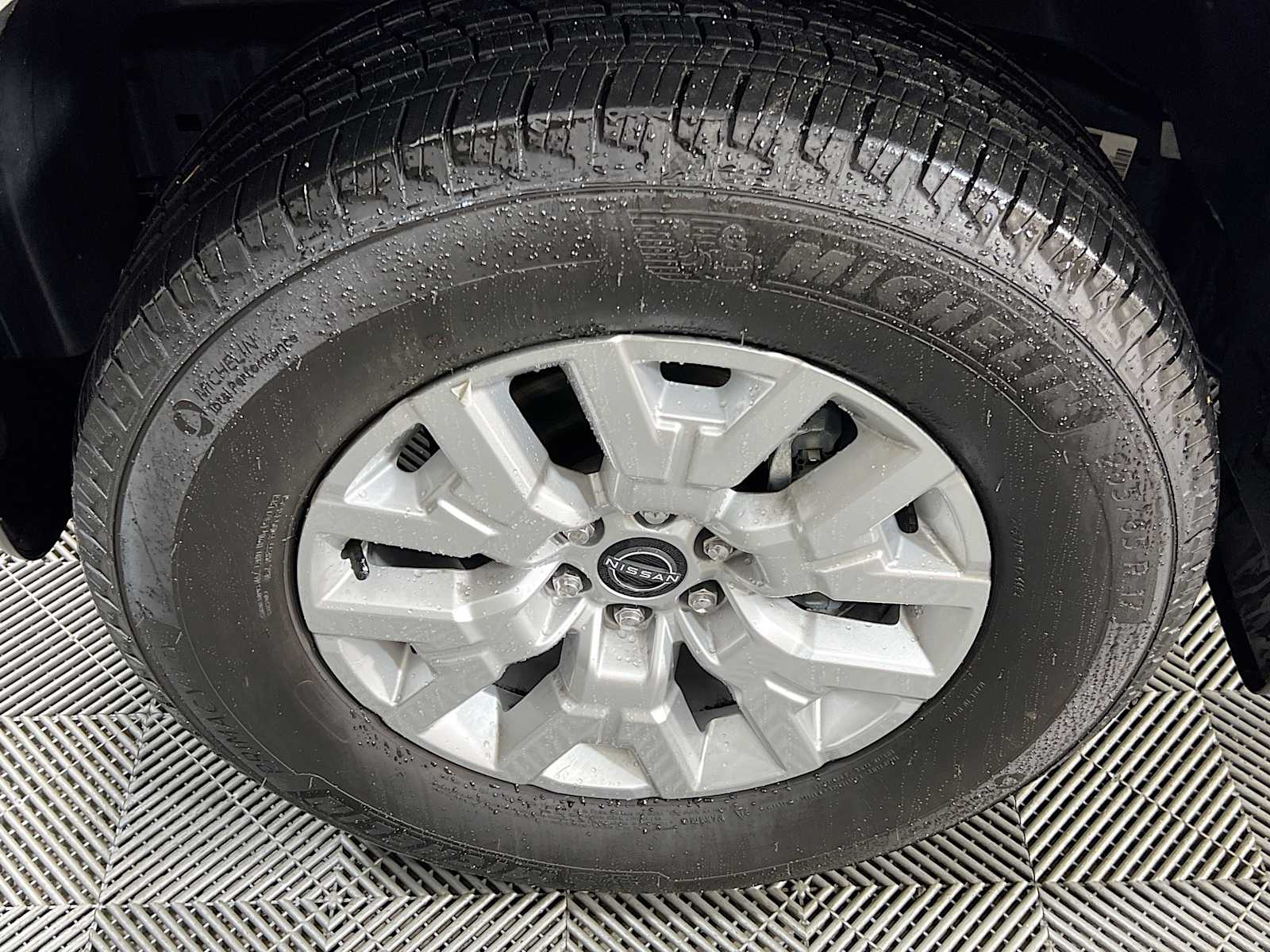 2024 Nissan Frontier SV photo 24