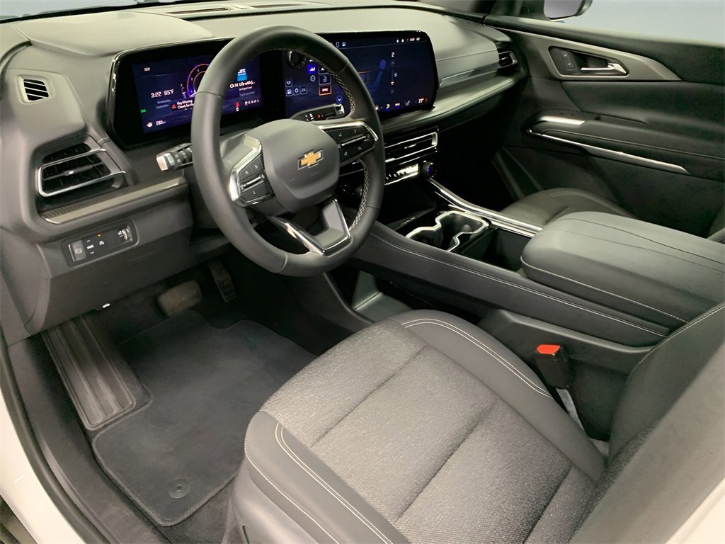 2025 Chevrolet Traverse photo 21