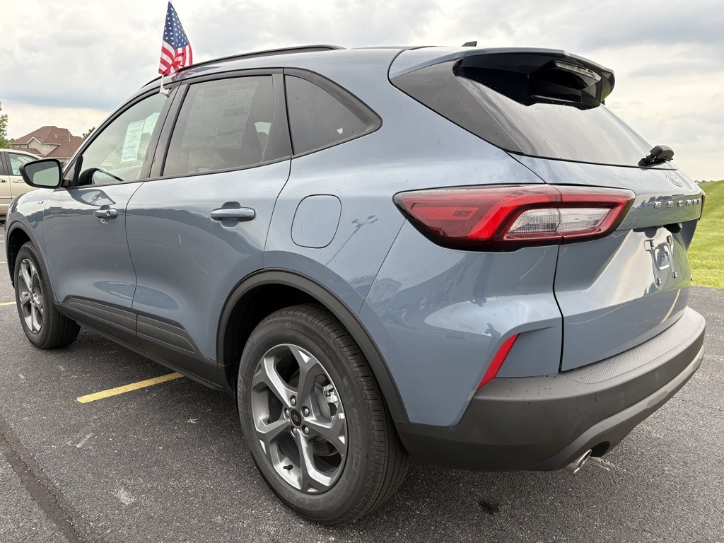 2025 Ford Escape ST-Line photo 4