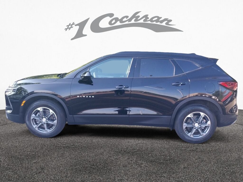 2025 Chevrolet Blazer photo 4