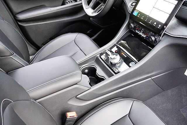 New 2023 Diamond Black Crystal Pearl-Coat Exterior Paint Jeep 4xe image 13