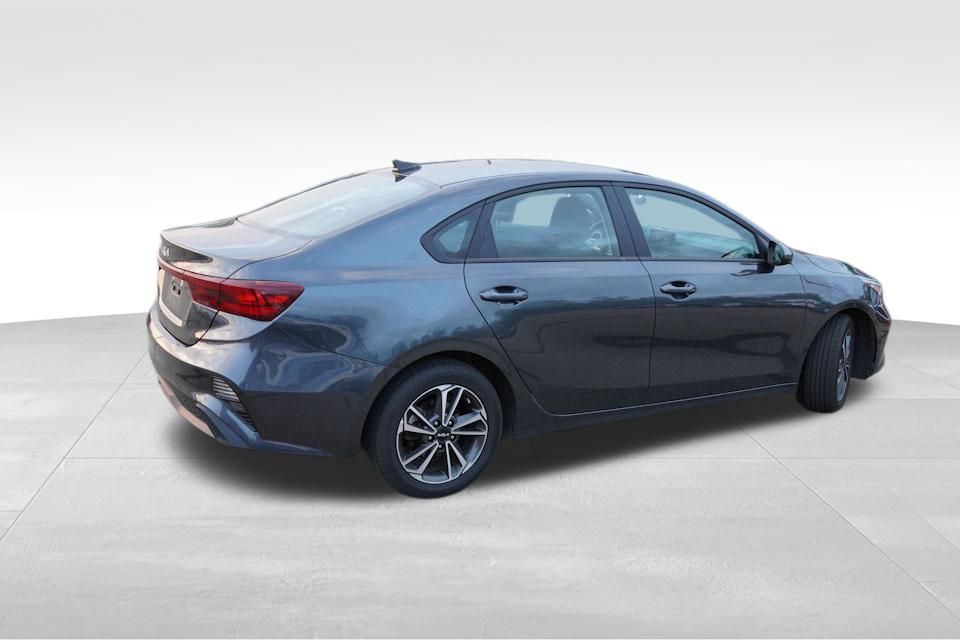 2023 Kia Forte LXS photo 3