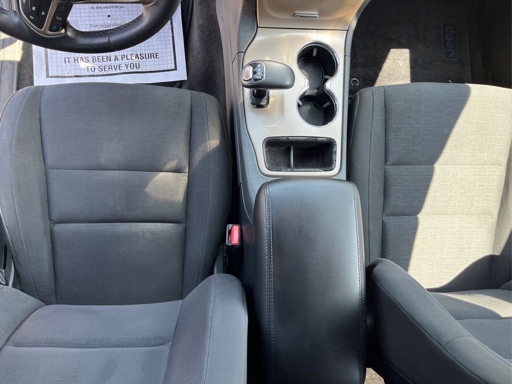 2015 Jeep Grand Cherokee Laredo photo 22