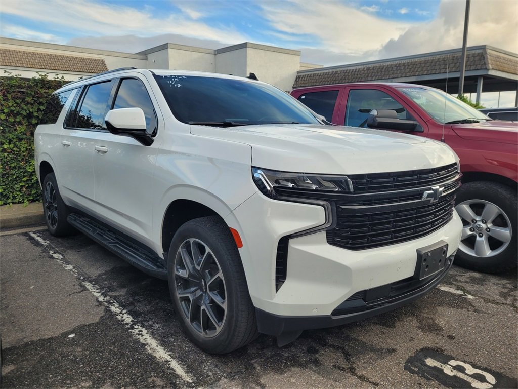 2023 Chevrolet Suburban RST photo 2