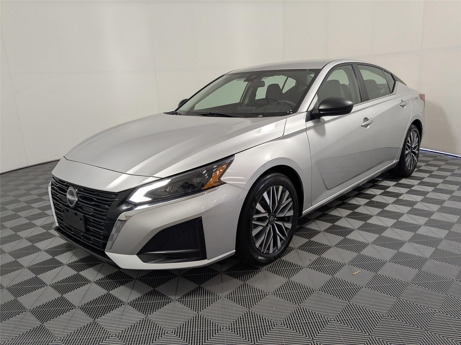 2024 Nissan Altima SV's photo