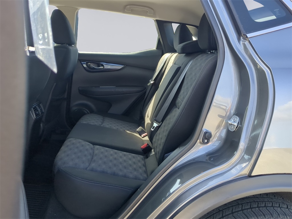 2017 Nissan Rogue Sport SV photo 16