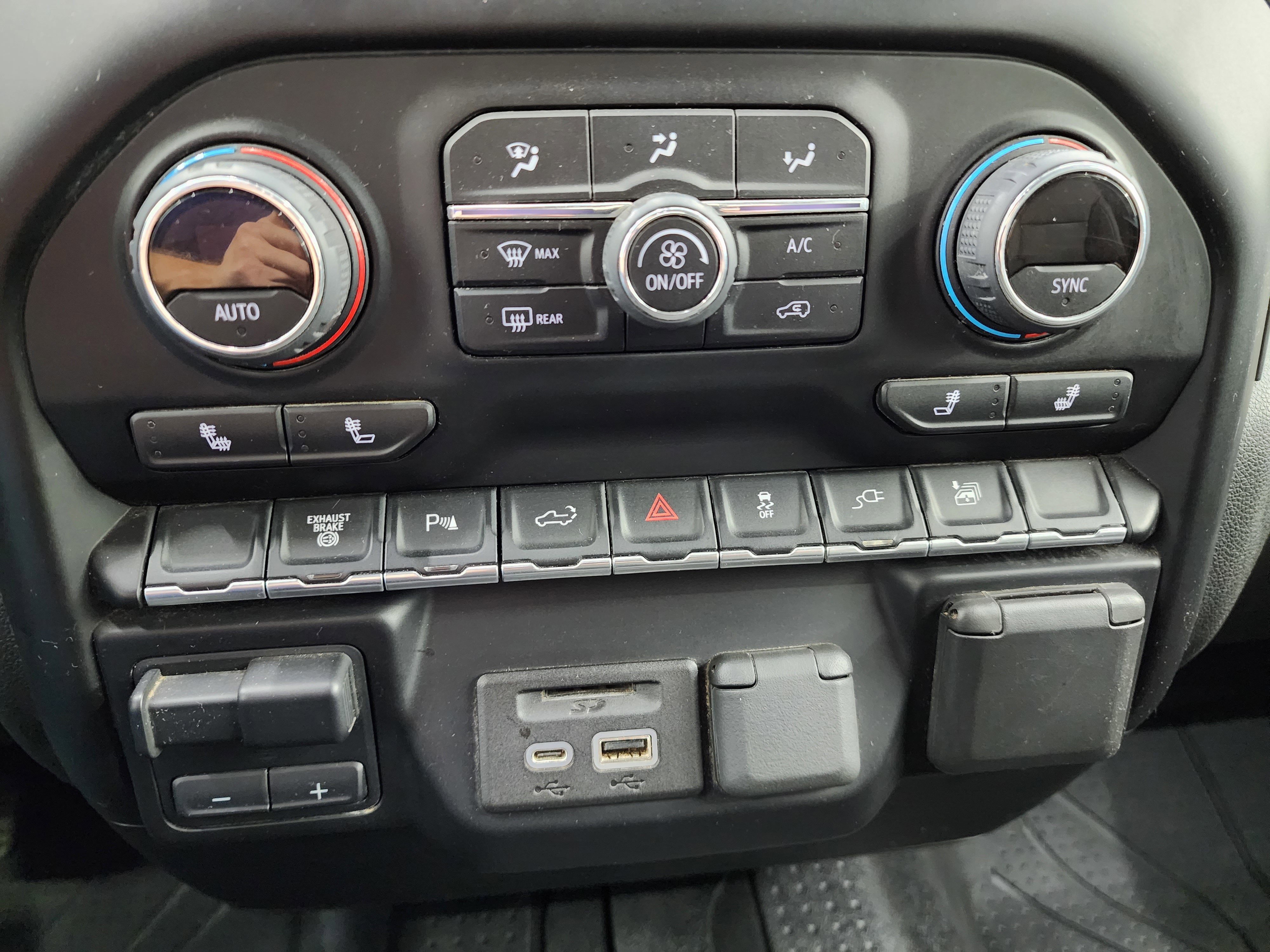 2022 Chevrolet Silverado 2500HD photo 3