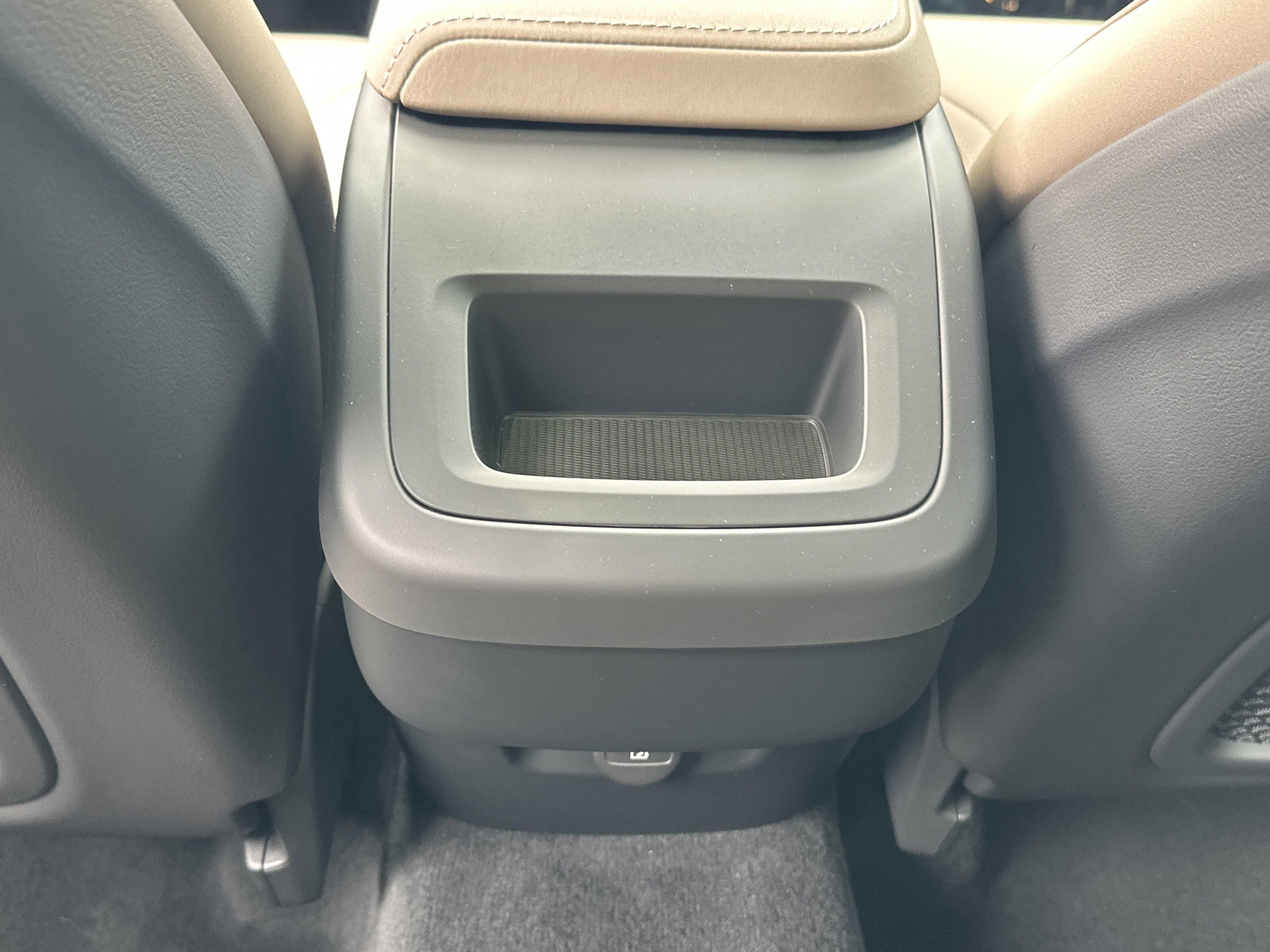 2026 Volvo XC60 B5 Core photo 13