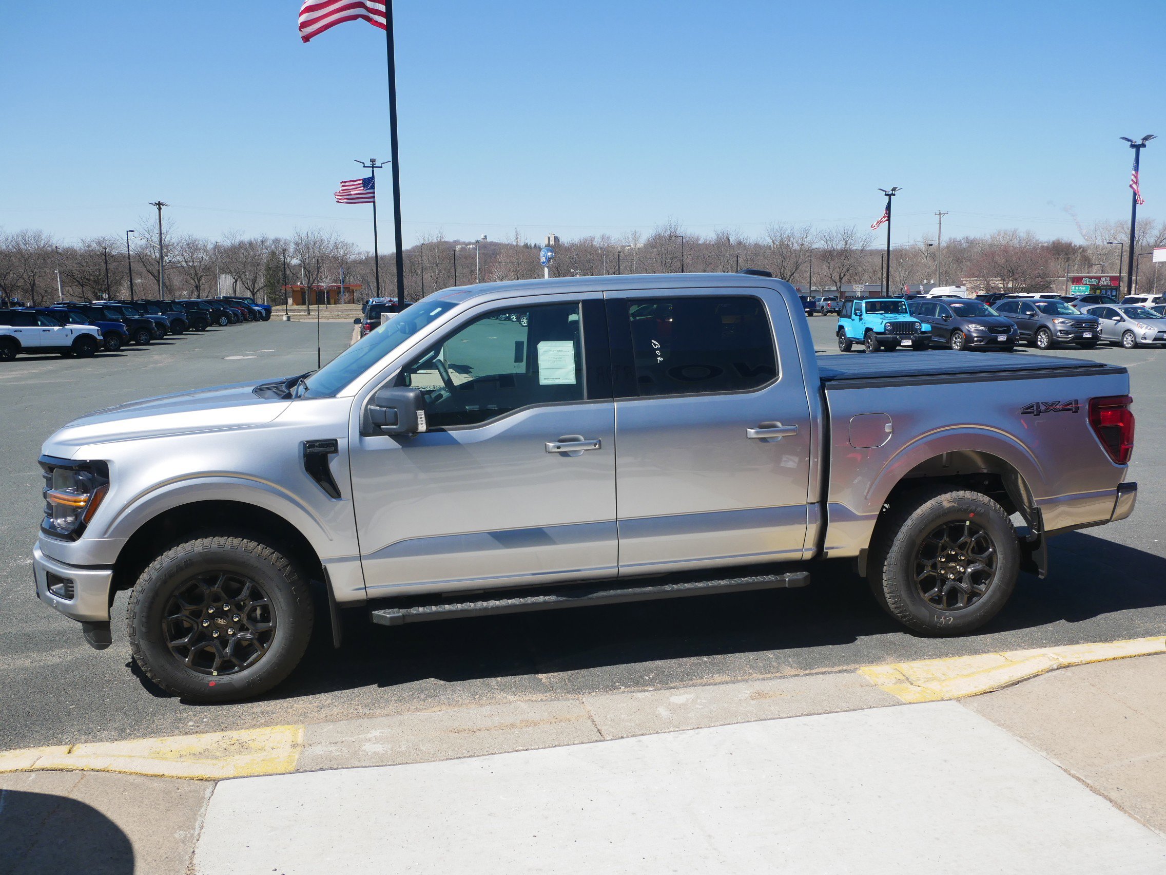 2025 Ford F-150 XLT photo 4