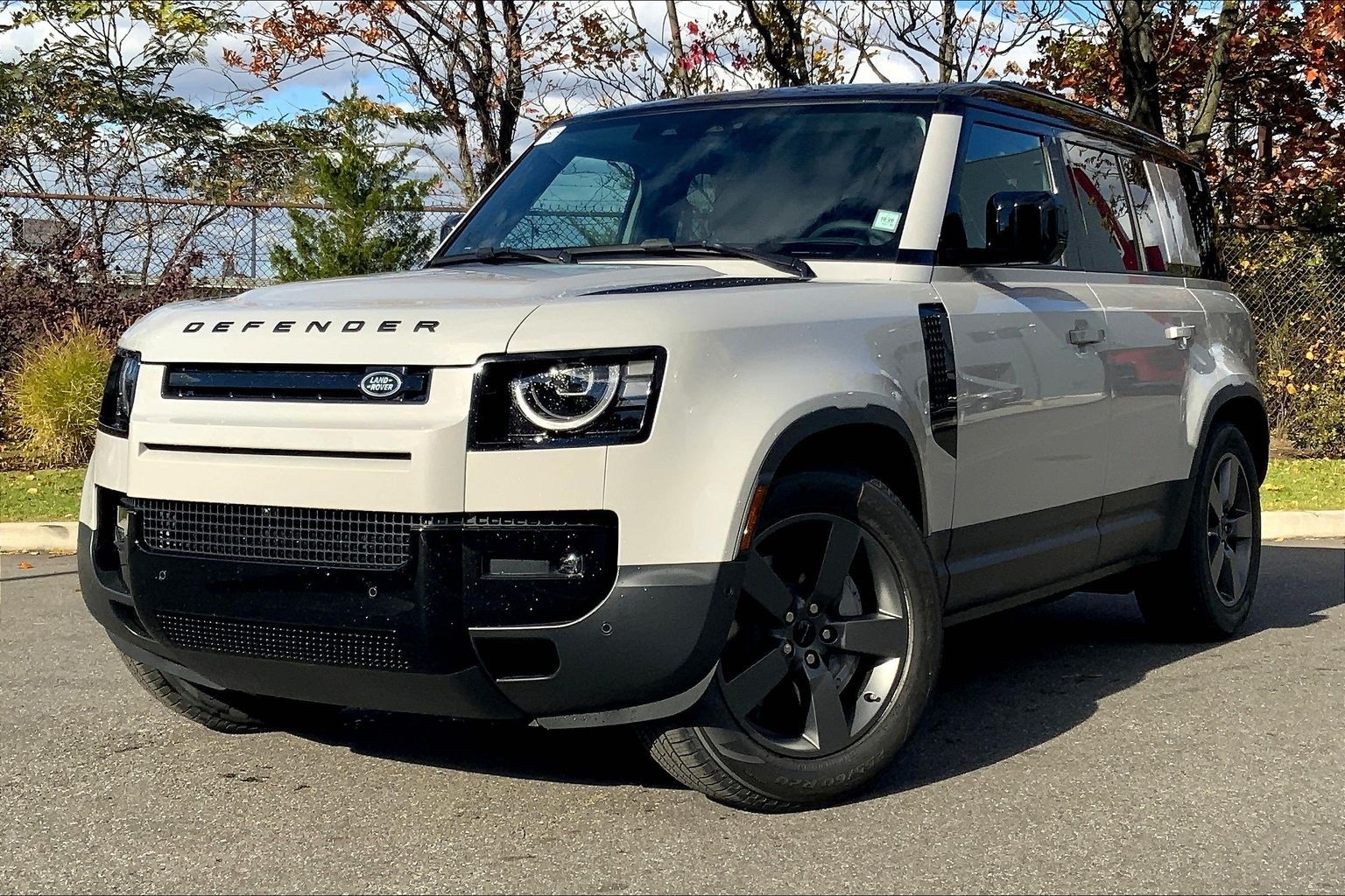 2026 Land Rover Defender S's photo