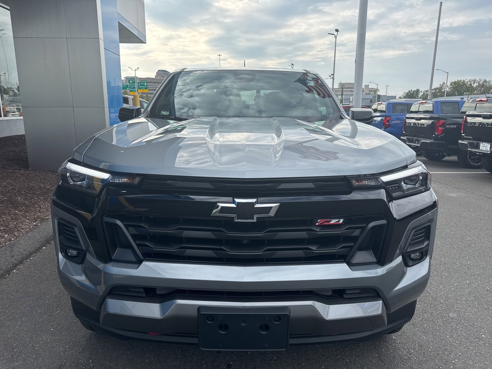 2023 Chevrolet Colorado Z71 photo 3