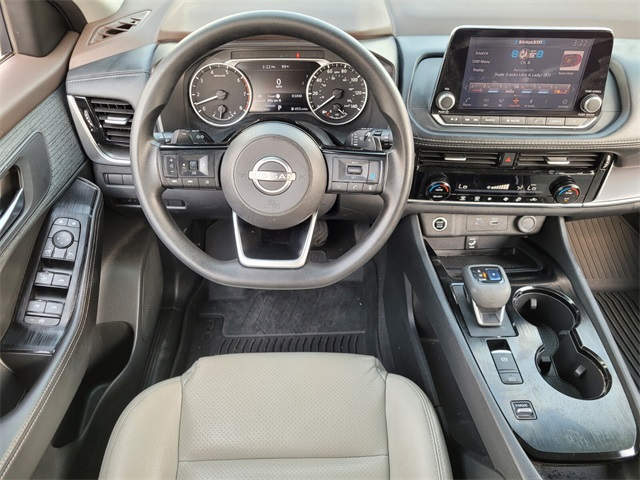 2022 Nissan Rogue SV photo 13