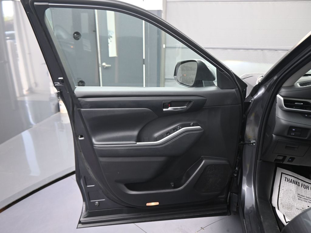 2022 Toyota Highlander XLE photo 33