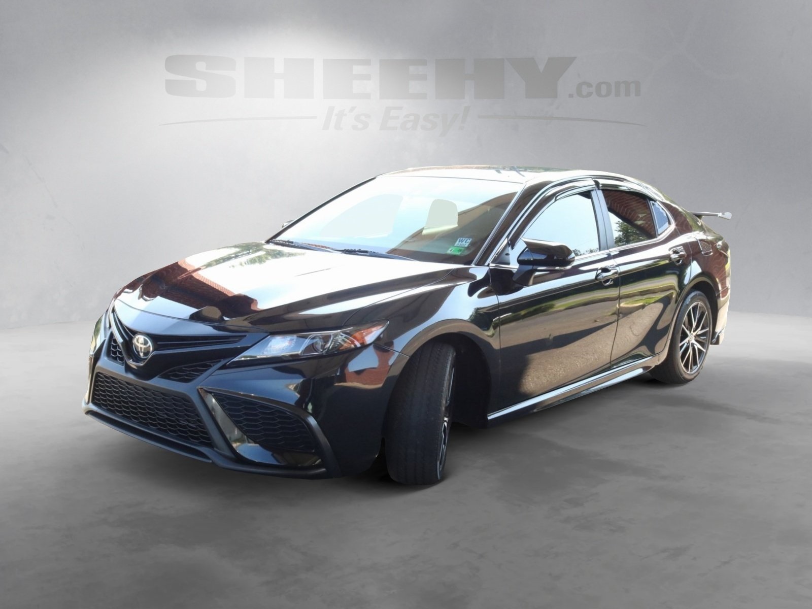 2022 Toyota Camry SE photo 3