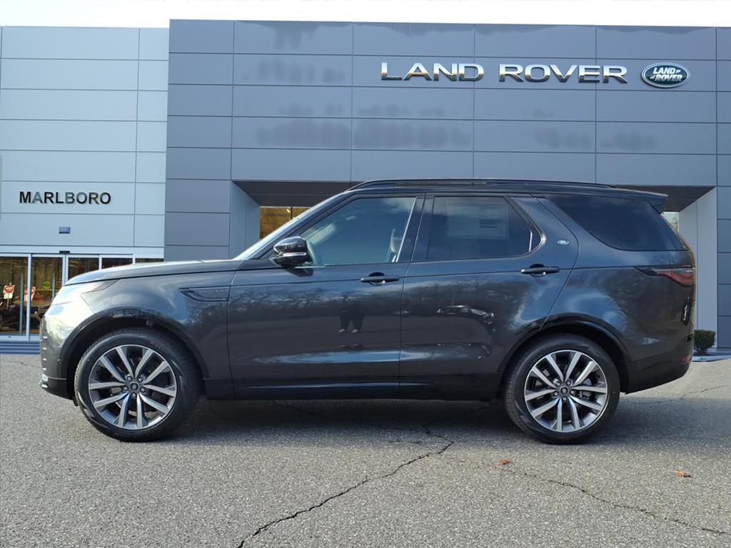 2026 Land Rover Discovery photo 3