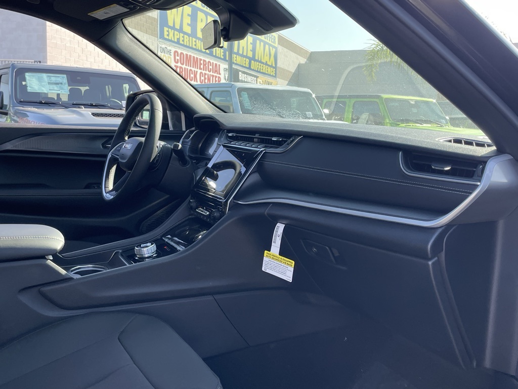 2025 Jeep Grand Cherokee Laredo X photo 20