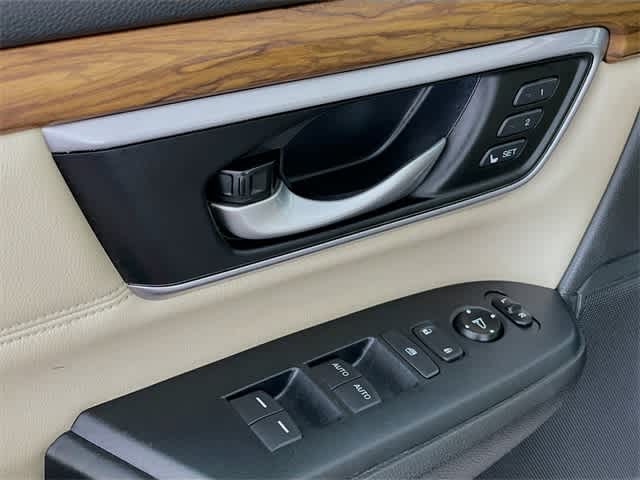 2017 Honda CR-V Touring photo 17