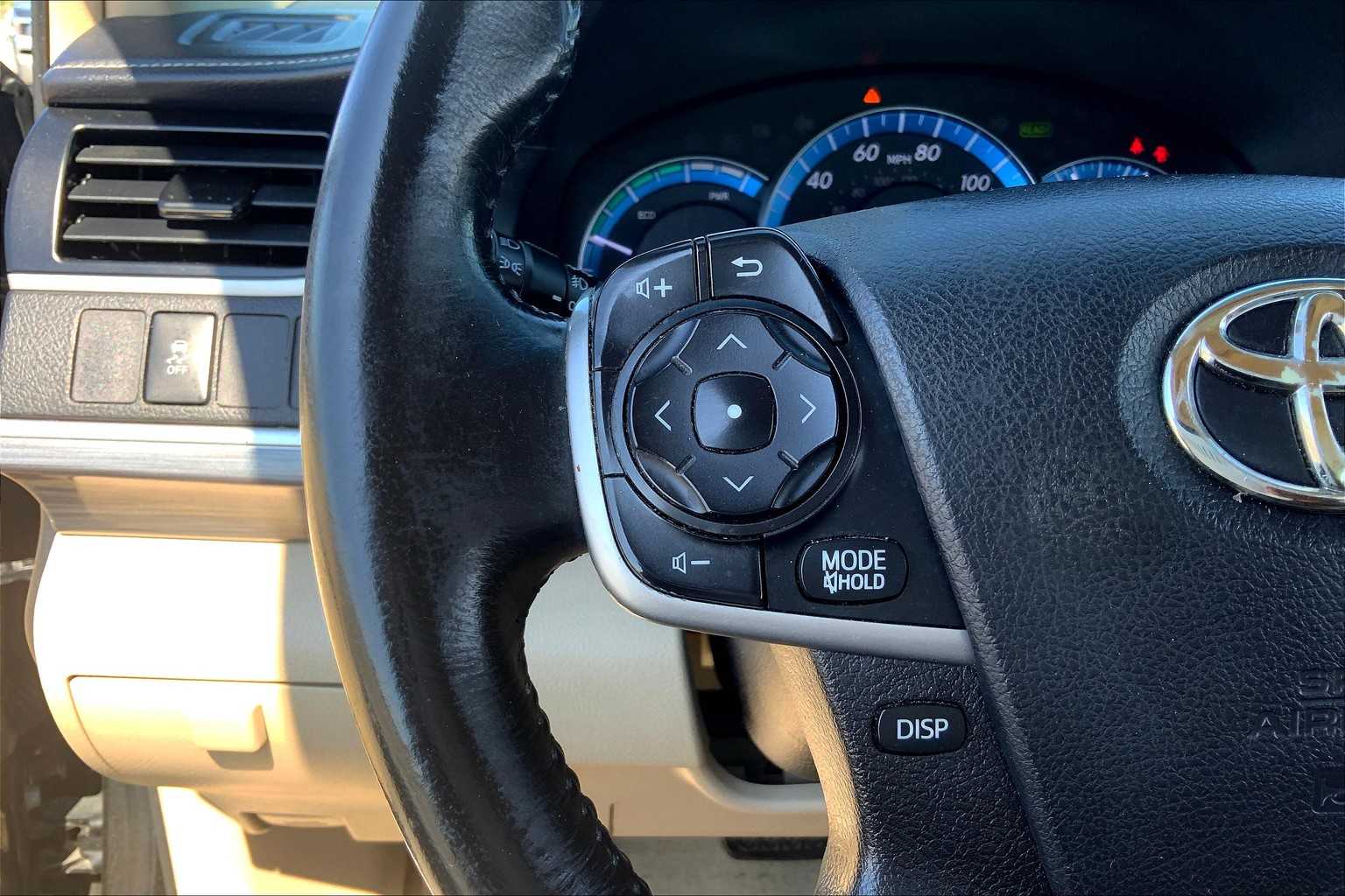 2014 Toyota Camry Hybrid XLE photo 21