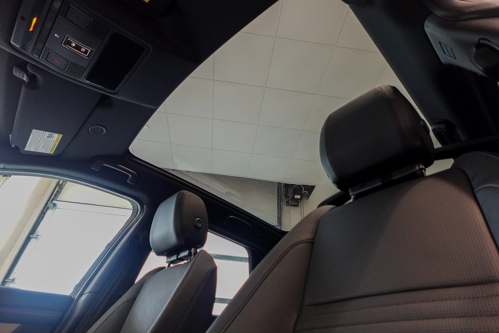 2025 Land Rover Discovery Sport SE photo 15
