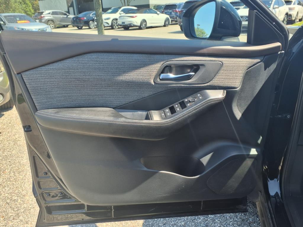 2023 Nissan Rogue SV photo 8