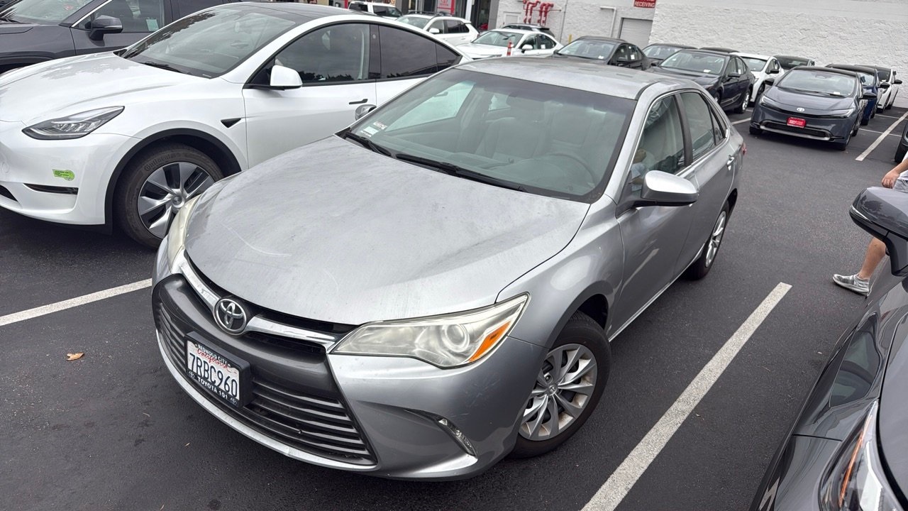 2017 Toyota Camry LE's photo