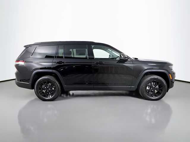 2025 Jeep Grand Cherokee Laredo Altitude photo 3