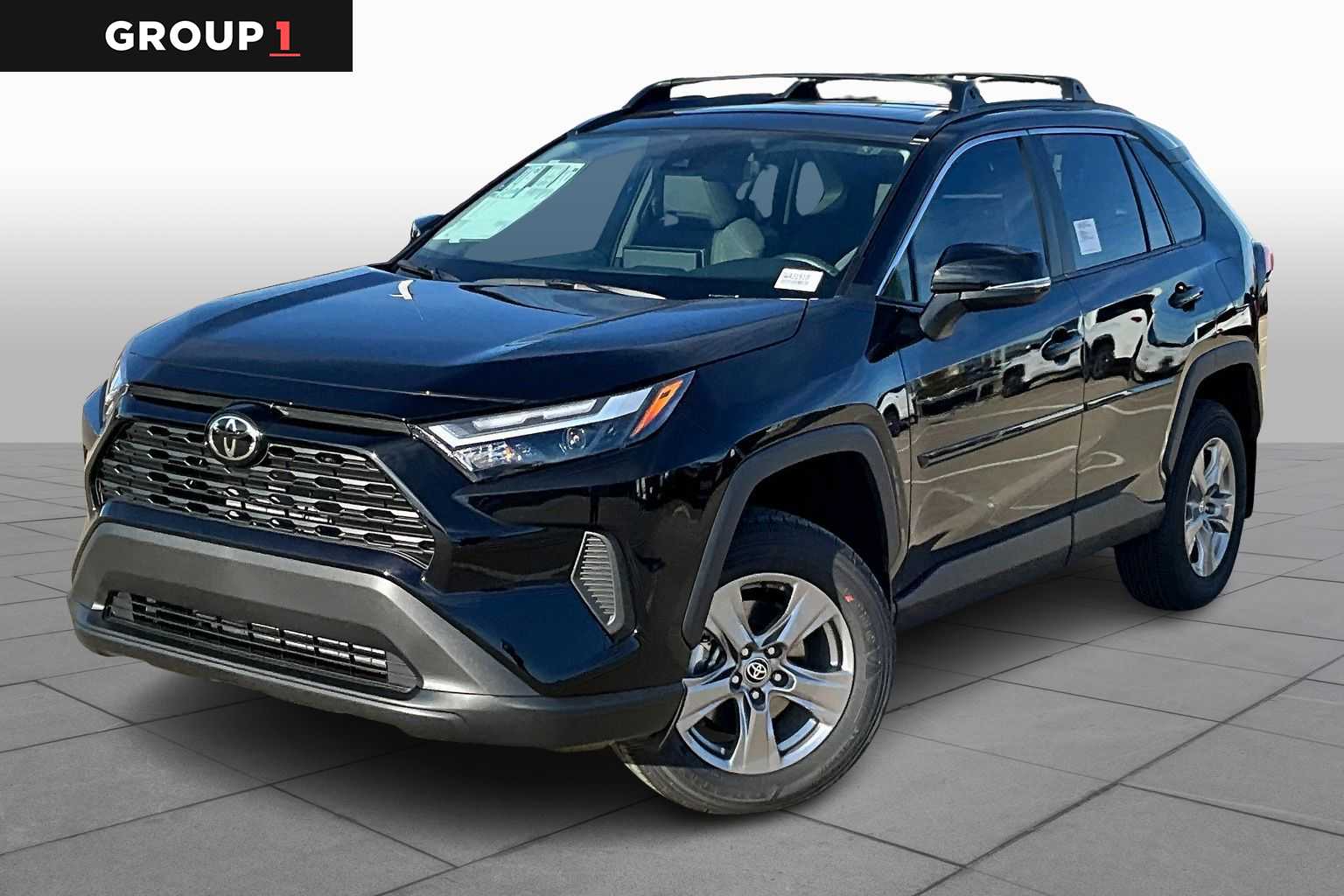 2025 Toyota RAV4 XLE's photo