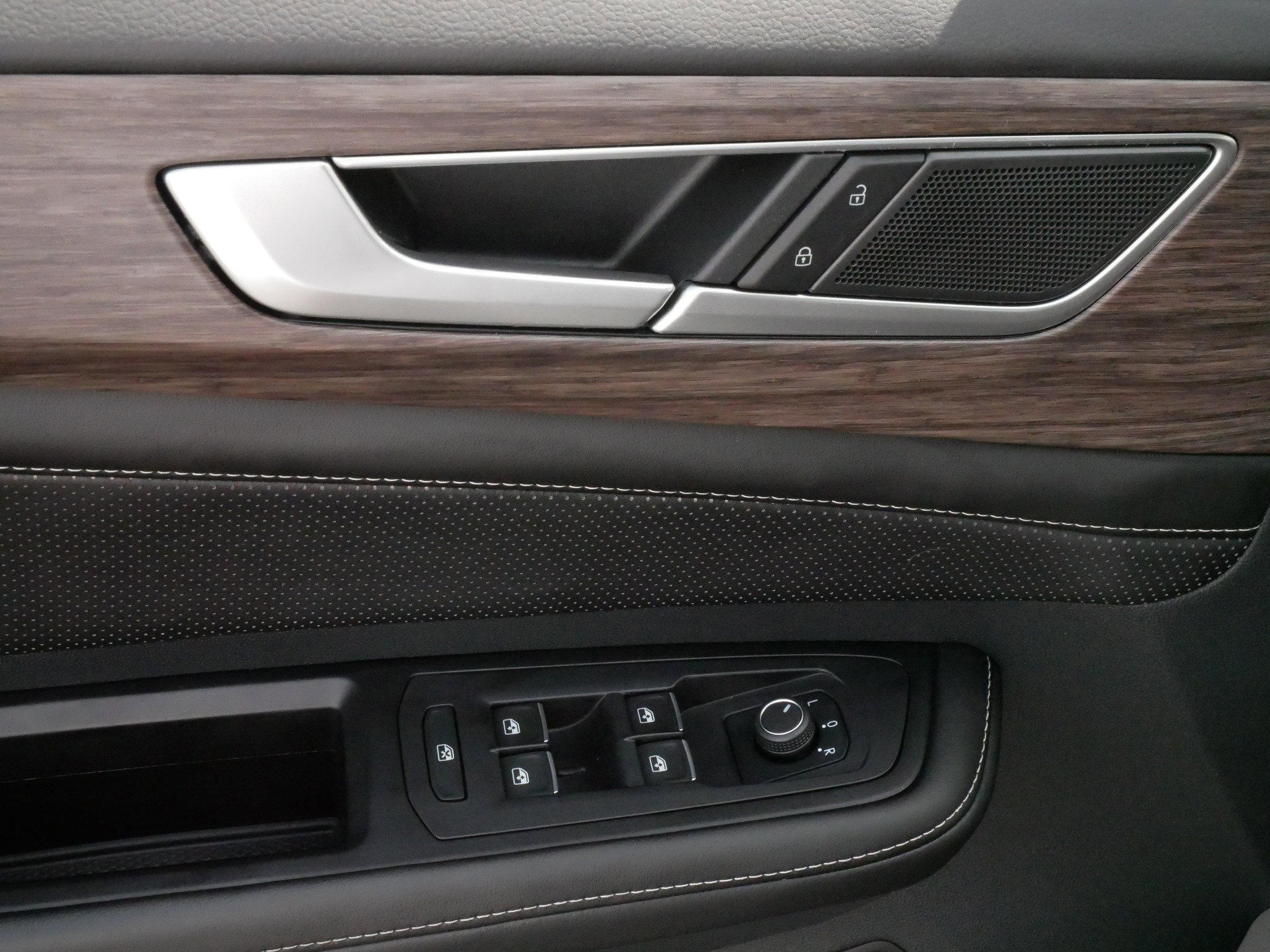 2024 Volkswagen Atlas SE photo 19