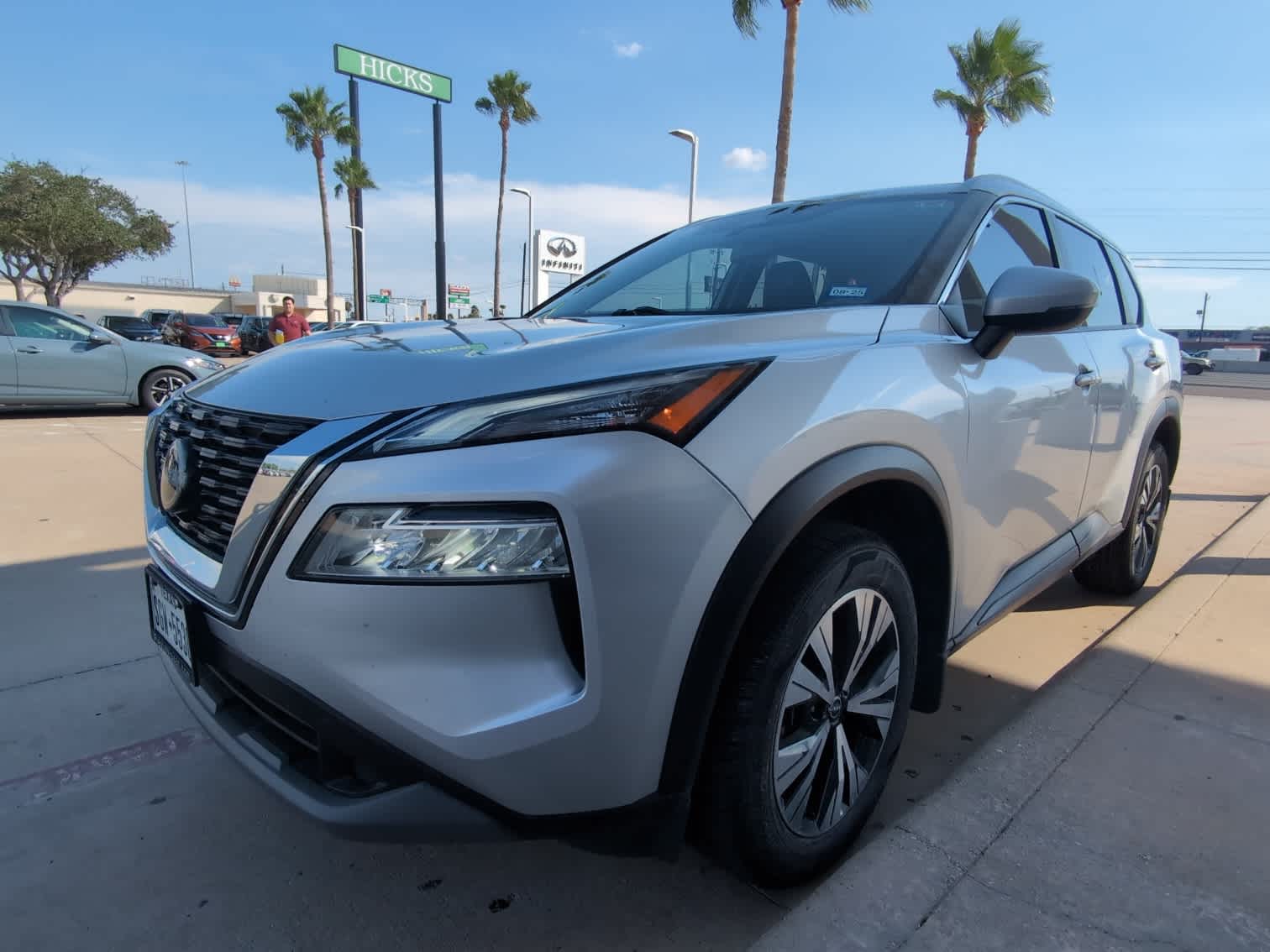 2022 Nissan Rogue SV photo 2