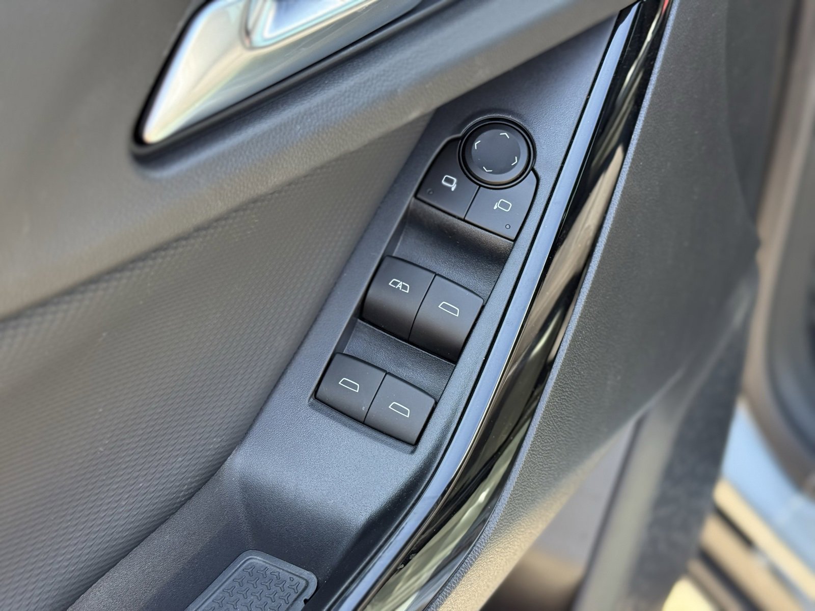 2026 Chevrolet Equinox LT photo 12