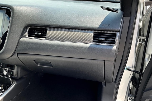 2022 Mitsubishi Outlander PHEV LE photo 18