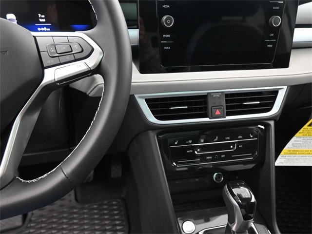 2025 Volkswagen Taos SE photo 2