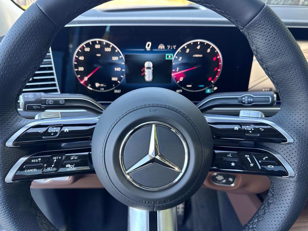 2026 Mercedes Benz GLS 450 4MATIC photo 25