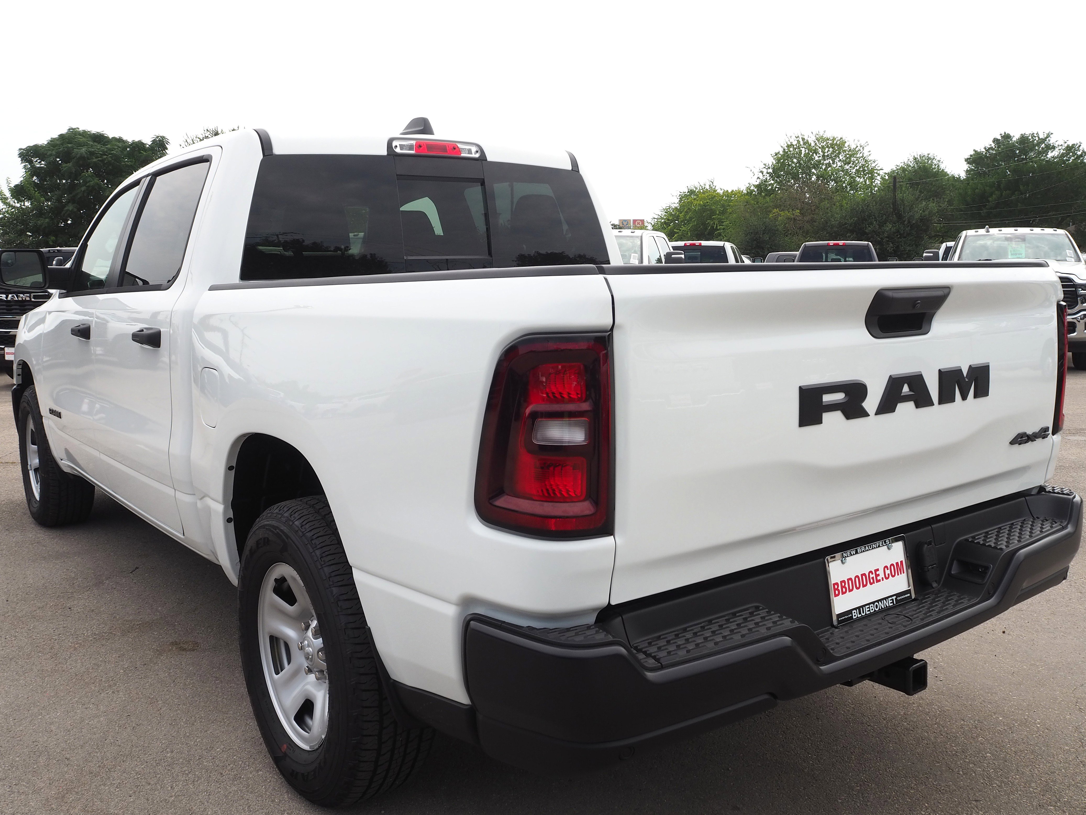 2025 Ram 1500 Tradesman photo 3
