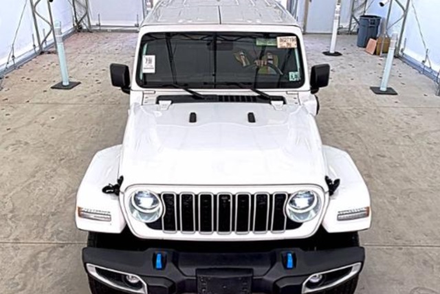 2024 Jeep Wrangler 4xe Sahara photo 3