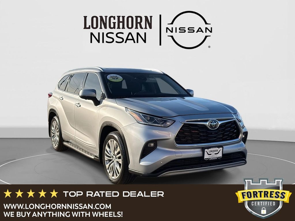 2023 Toyota Highlander Platinum's photo